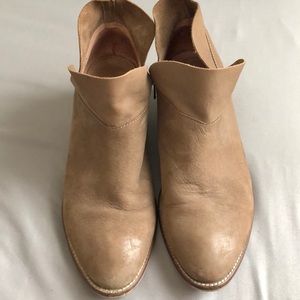 Seychelles Taupe Bait Leather Ankle Boot